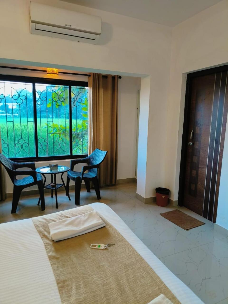 Green Field View Hotell Candolim Exteriör bild
