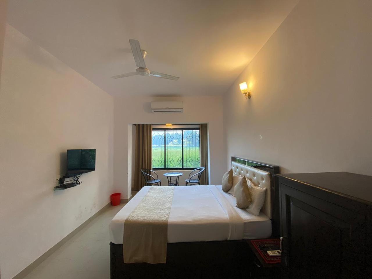 Green Field View Hotell Candolim Exteriör bild