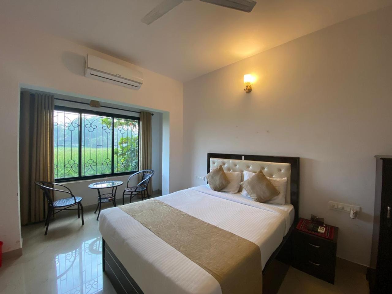 Green Field View Hotell Candolim Exteriör bild