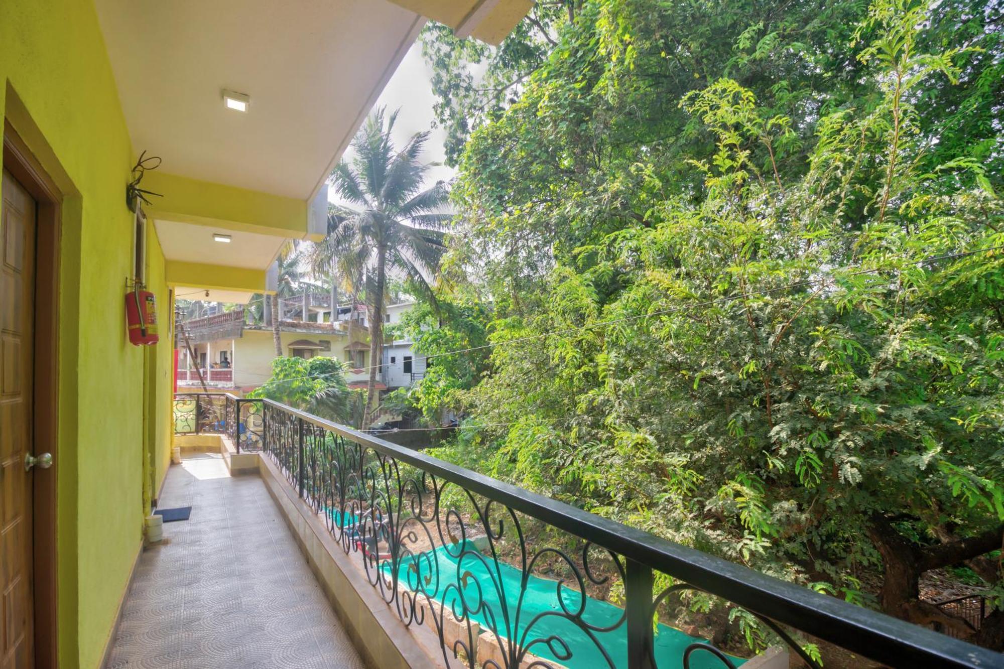 Green Field View Hotell Candolim Exteriör bild