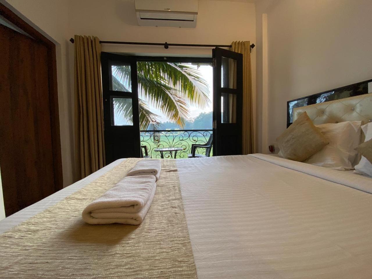 Green Field View Hotell Candolim Exteriör bild
